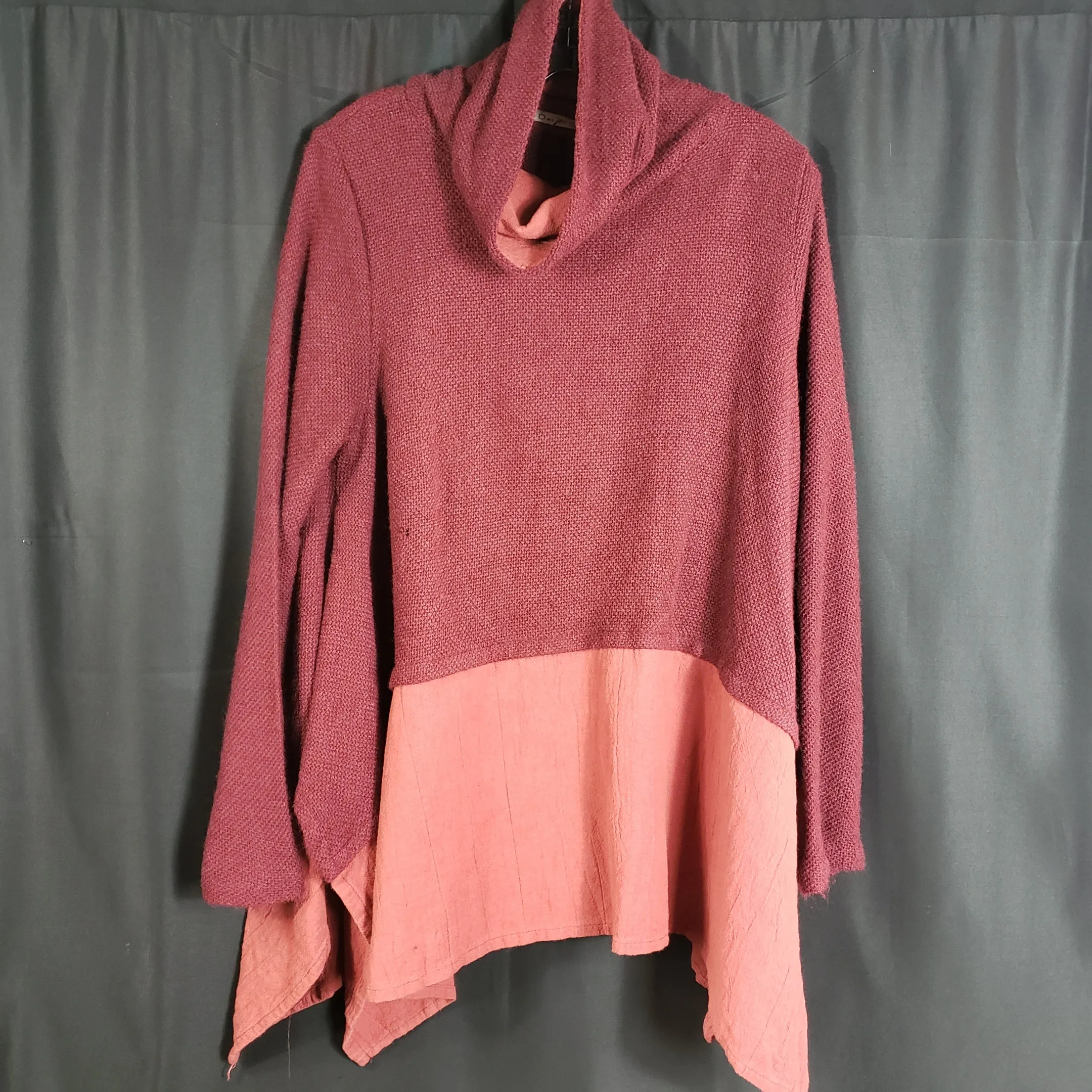 Daily Yi Si Draped Tunic Size XXL