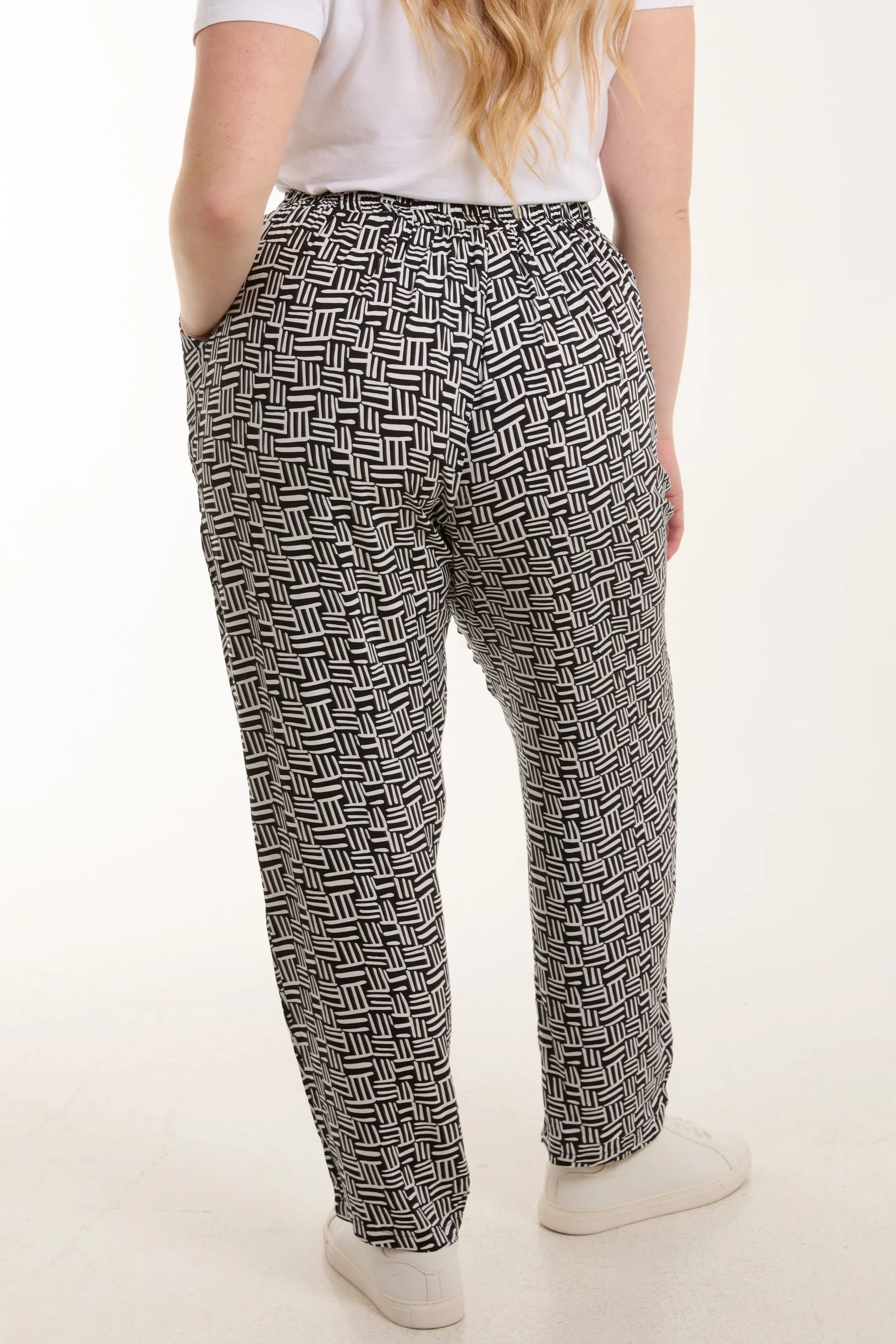 Geometric Print Capri Trousers