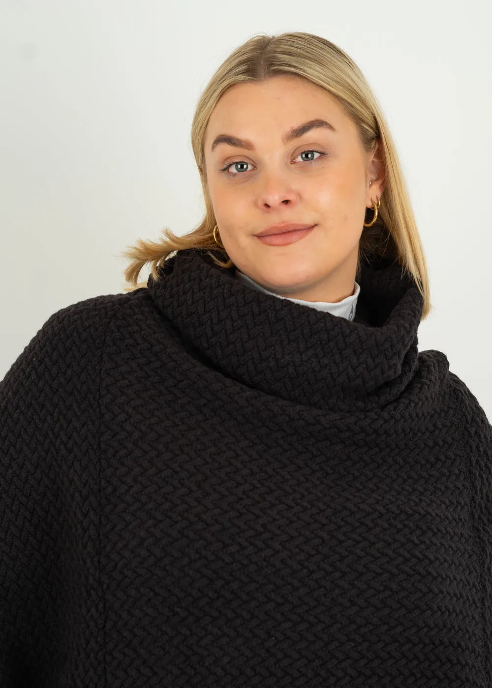 Strick-Poncho MUUS Black